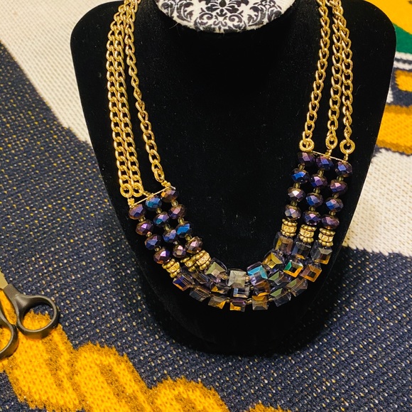 Beautiful gold tone necklace w/multicolored stones - Picture 2 of 2